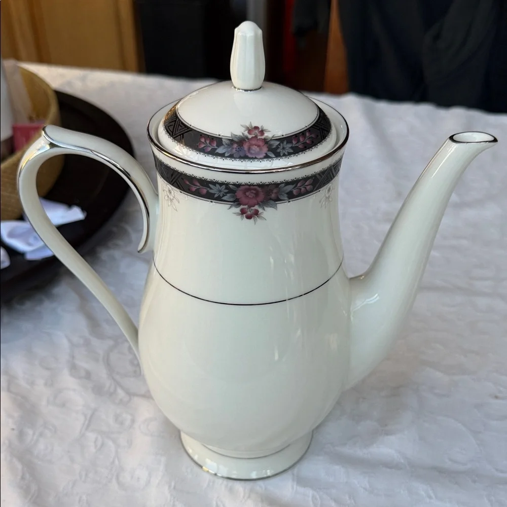 Like new  Noritake Etienne White Porcelain Coffee Pot with lid 10.5” 5 cups